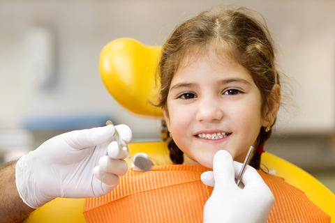 girl teeth exam